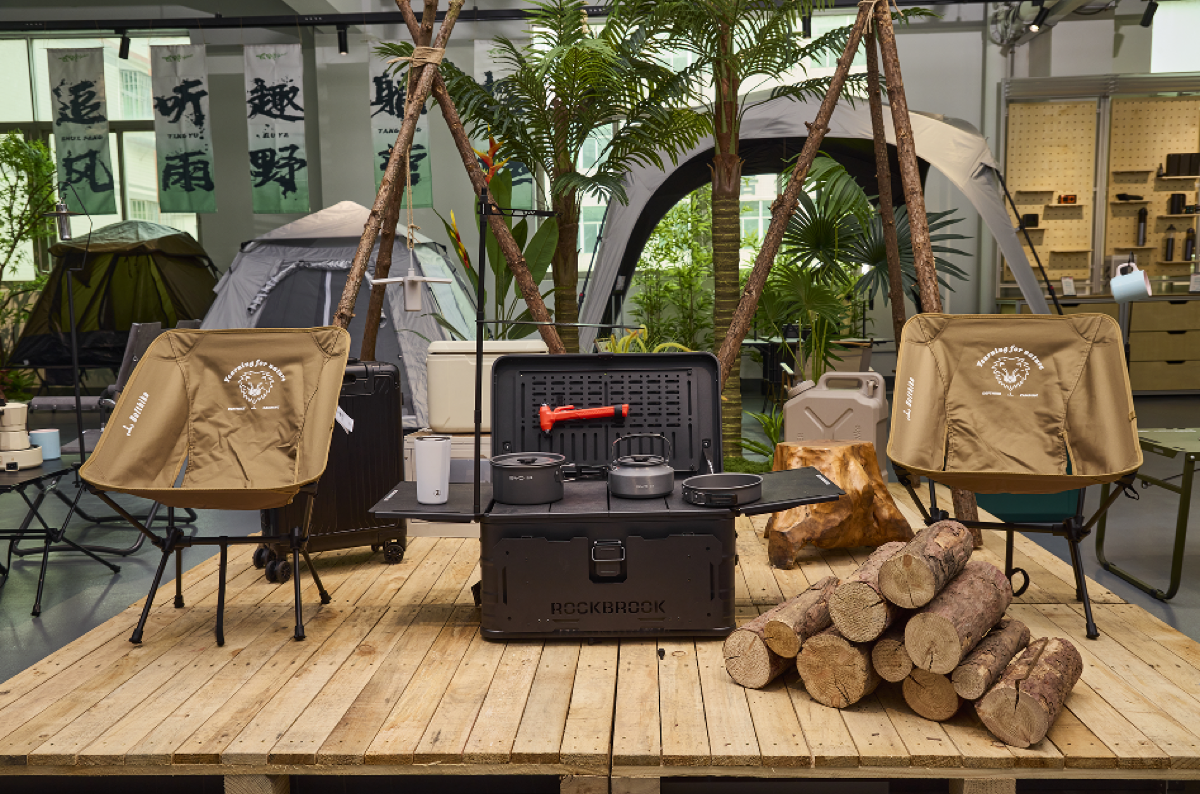 Outdoor living product display example.